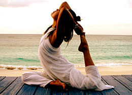 Foto de una mujer practicando ejercicios de Yoga