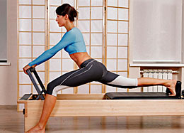 Foto de mujer practicando Pilates